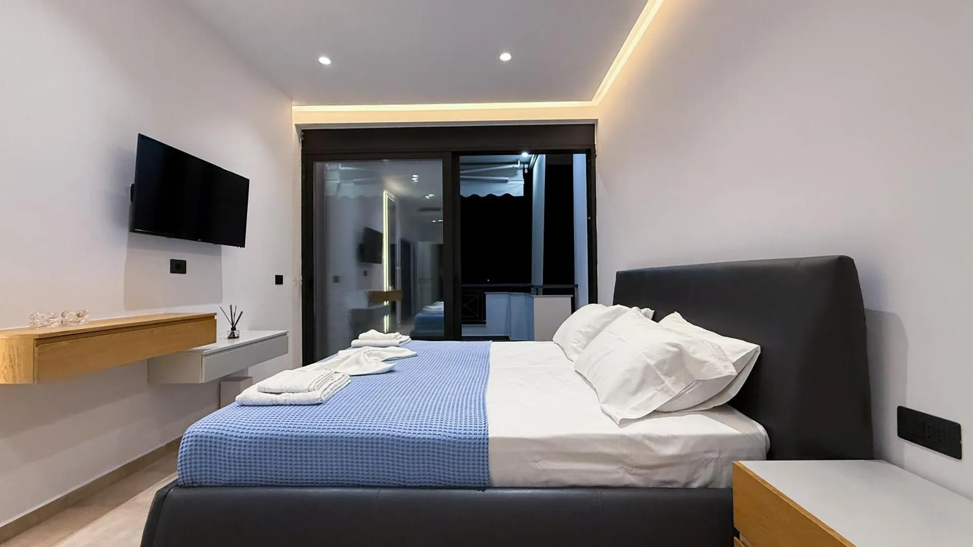 Azure Serenity Suites 11 Sarandë