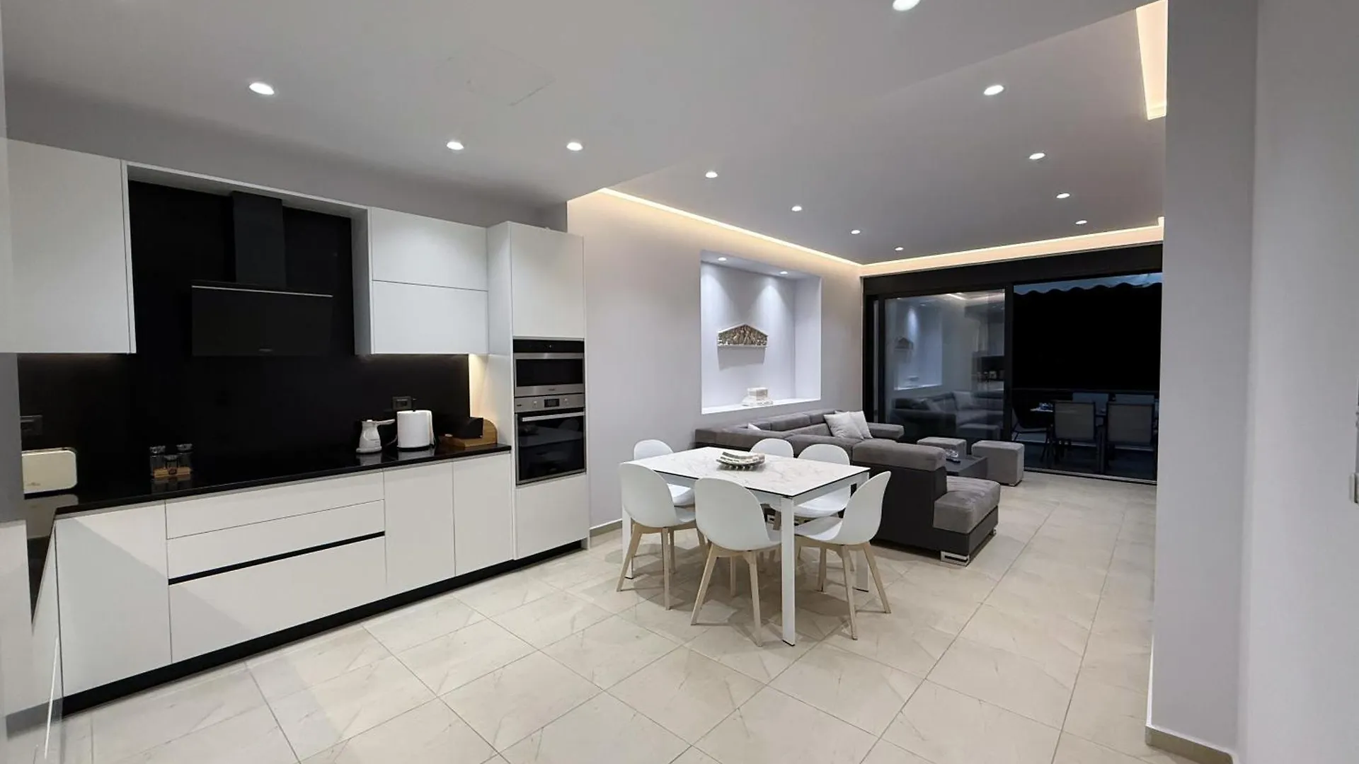 Azure Serenity Suites 11 Sarandë 0*,  Albania